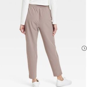 NWT All in motion women’s high-rise taper pant army green size M